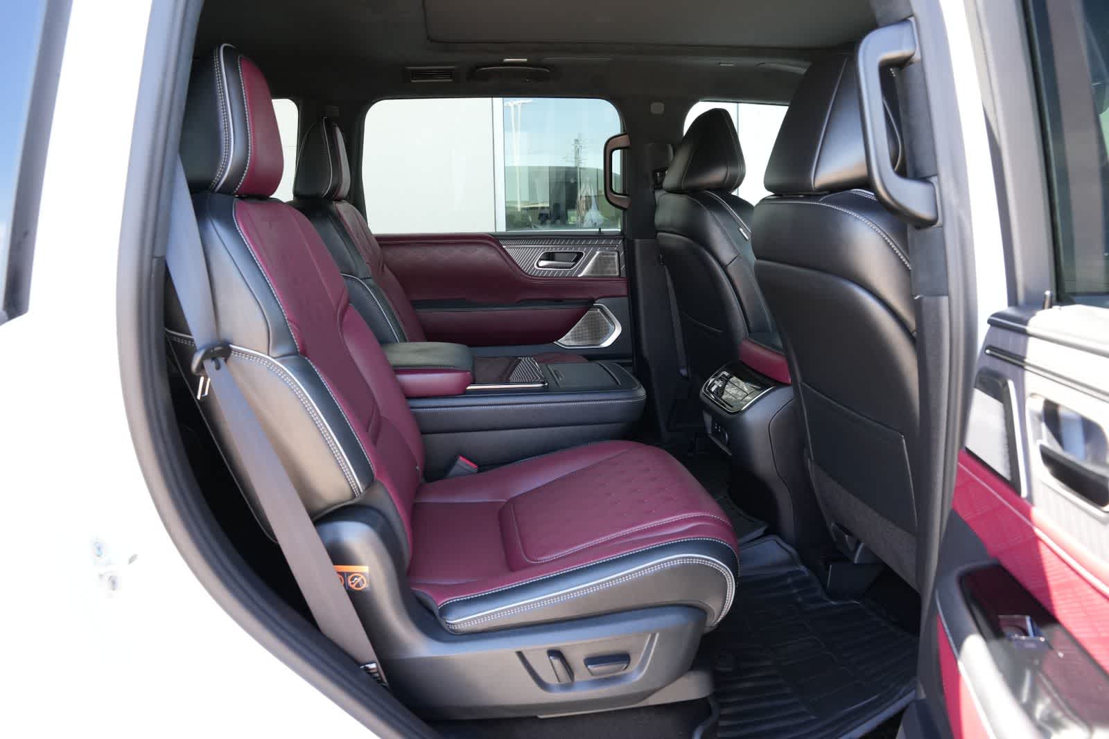 Thumbnail: 2026 INFINITI QX80 - 20