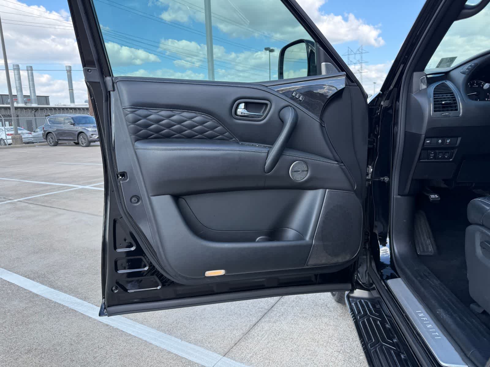 Thumbnail: 2023 INFINITI QX80 - 16