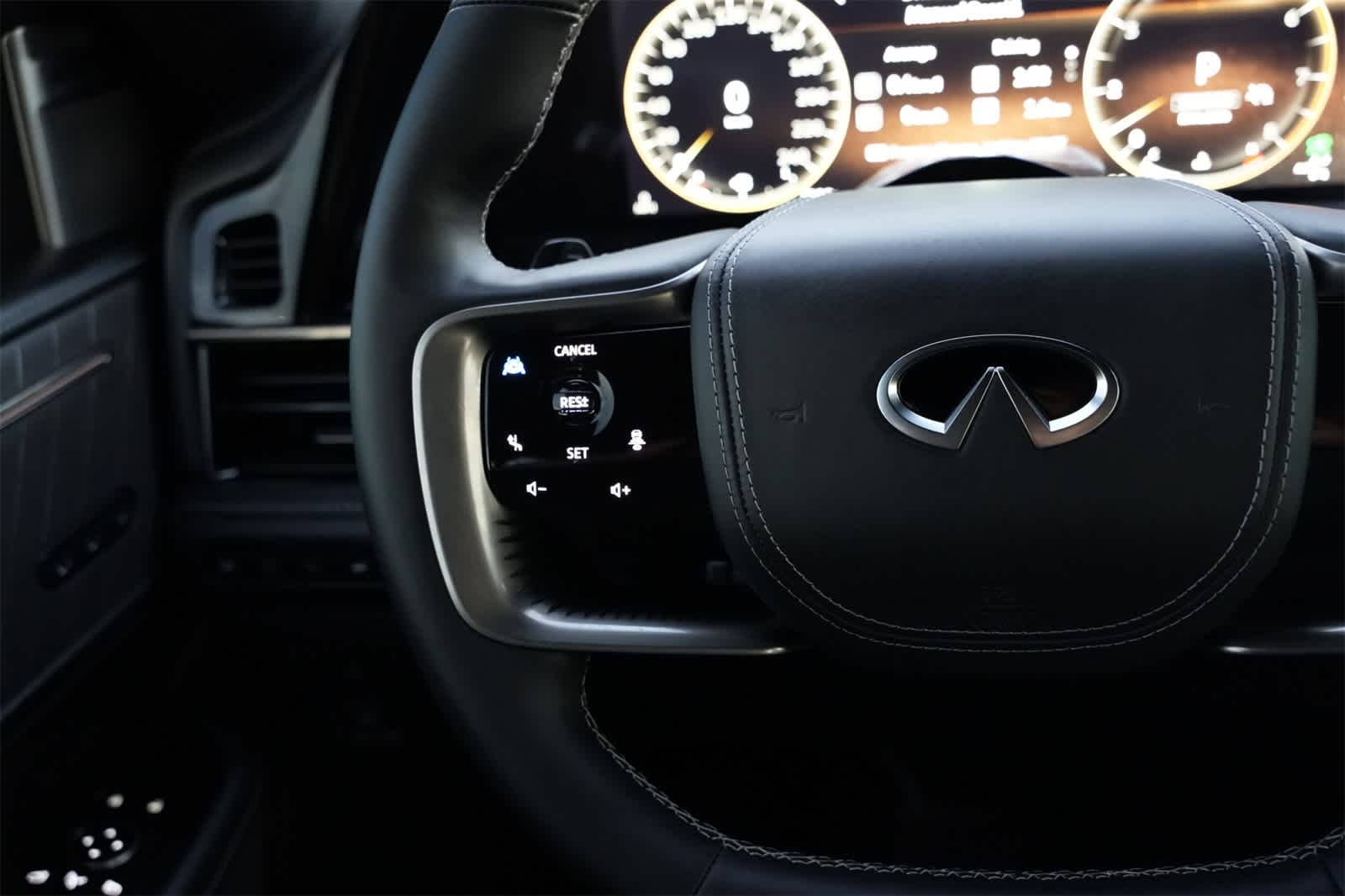 Thumbnail: 2026 INFINITI QX80 - 10