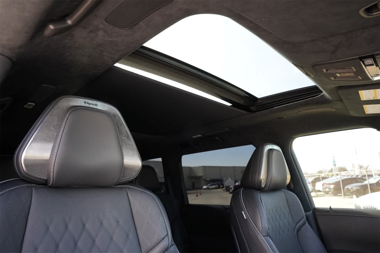 Thumbnail: 2025 INFINITI QX80 - 24