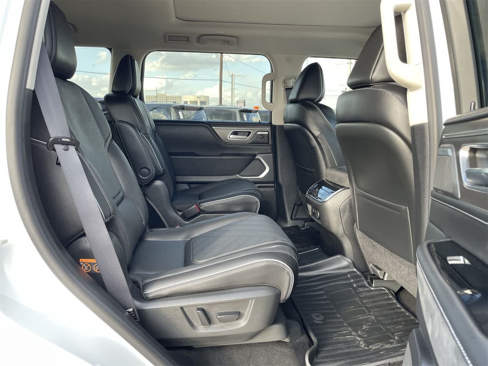 Thumbnail: 2025 INFINITI QX80 - 22