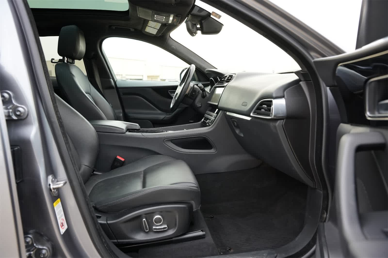 Thumbnail: 2020 Jaguar F-Pace - 22