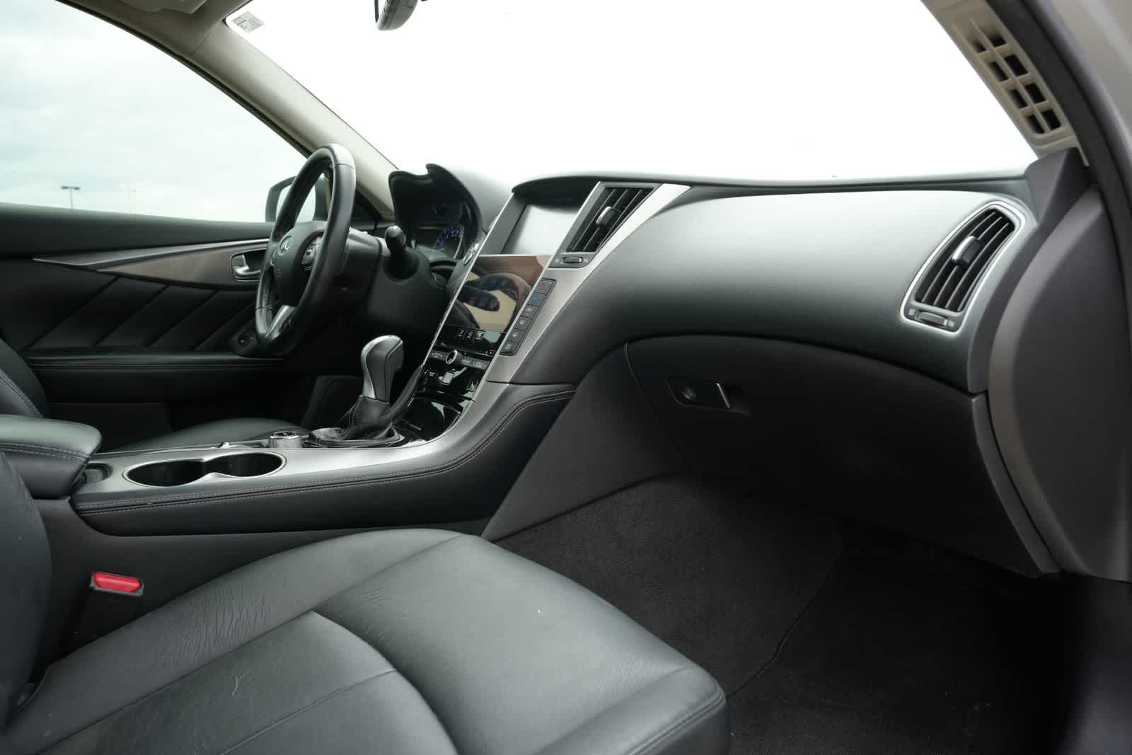 Thumbnail: 2015 INFINITI Q50 - 21