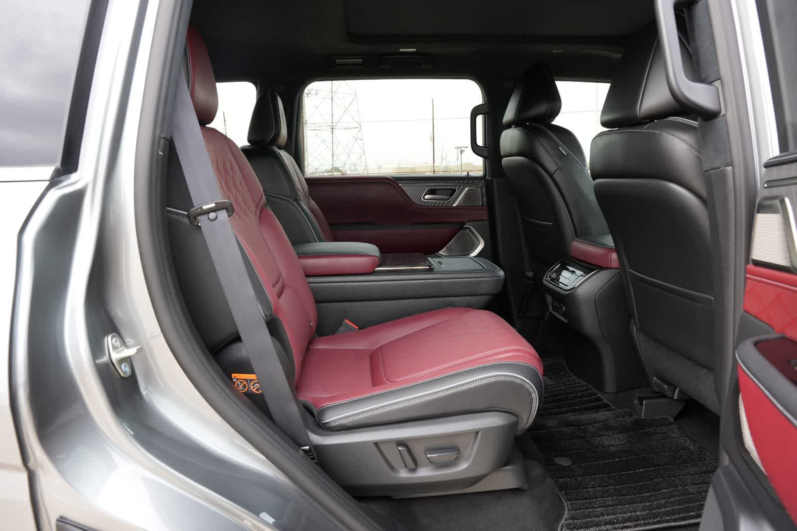 Thumbnail: 2026 INFINITI QX80 - 21