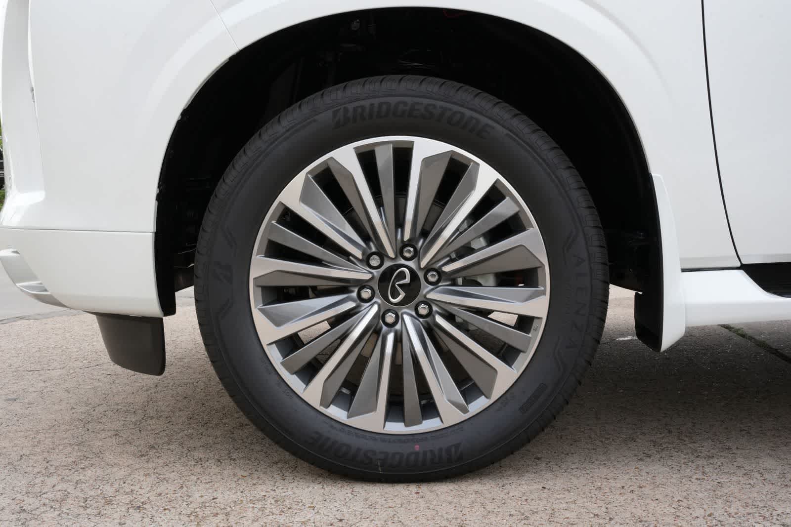 Thumbnail: 2026 INFINITI QX80 - 26