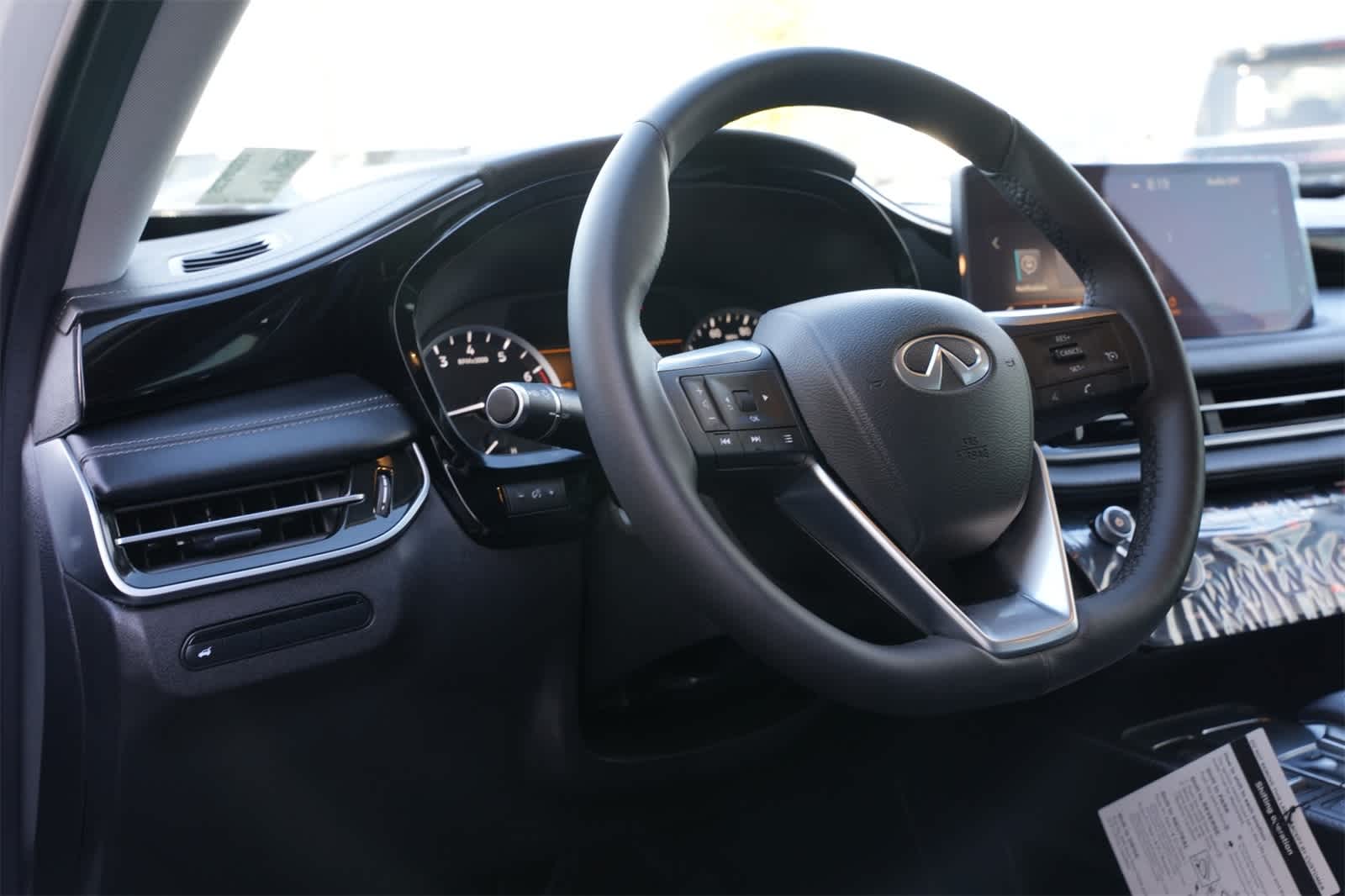 Thumbnail: 2025 INFINITI QX60 - 15