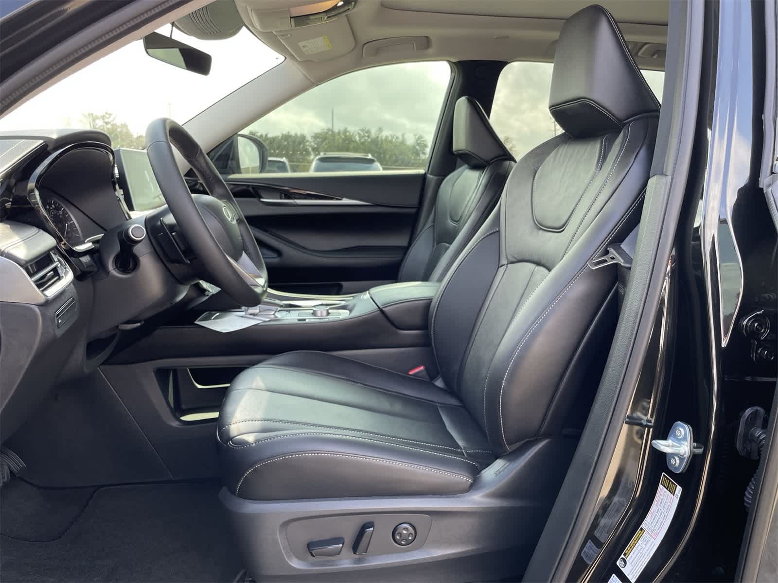 2025 INFINITI QX60 Pure 17