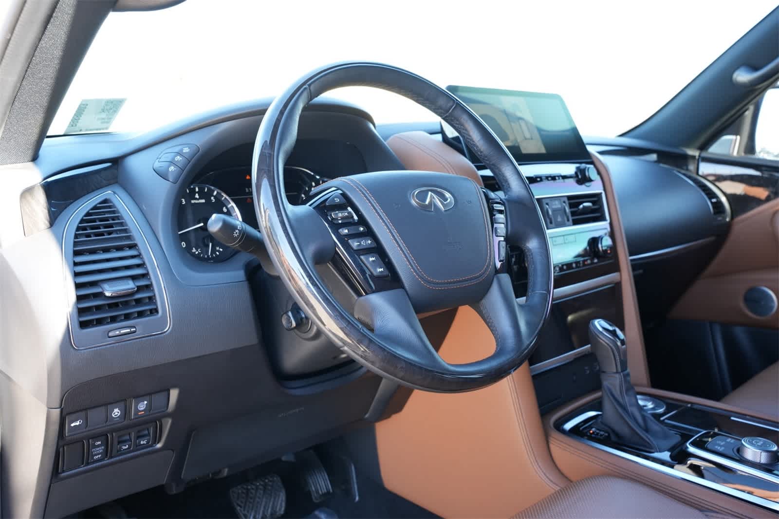 Thumbnail: 2024 INFINITI QX80 - 16