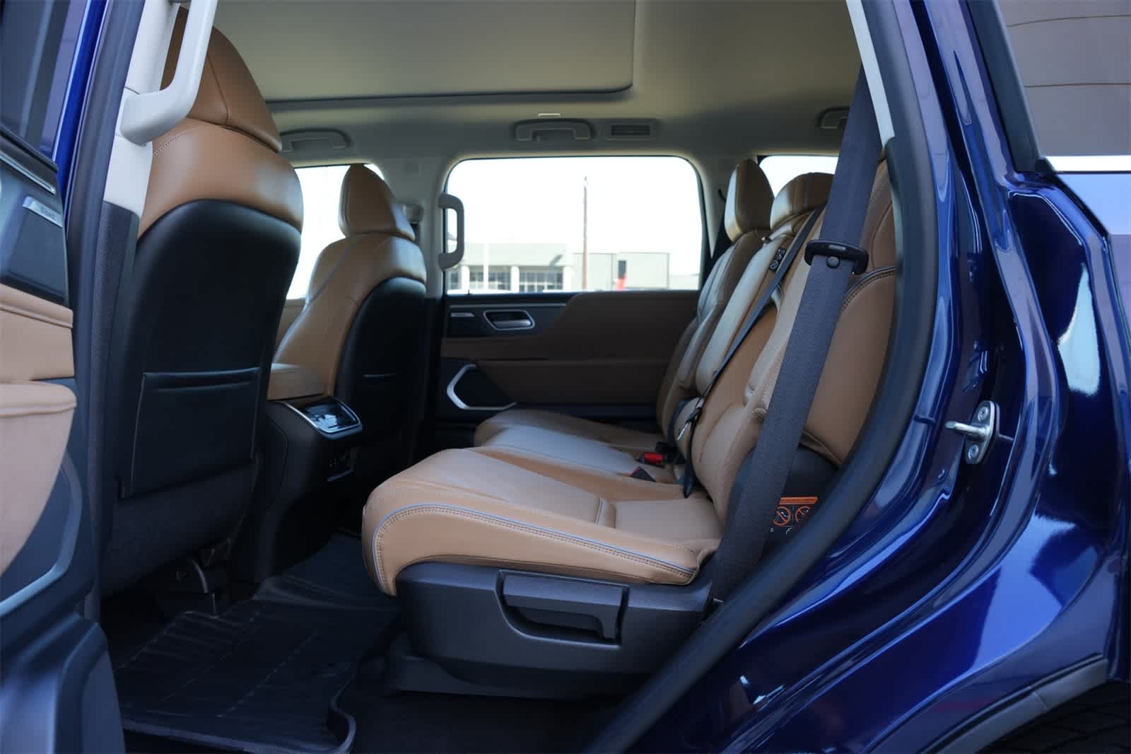 Thumbnail: 2025 INFINITI QX80 - 19