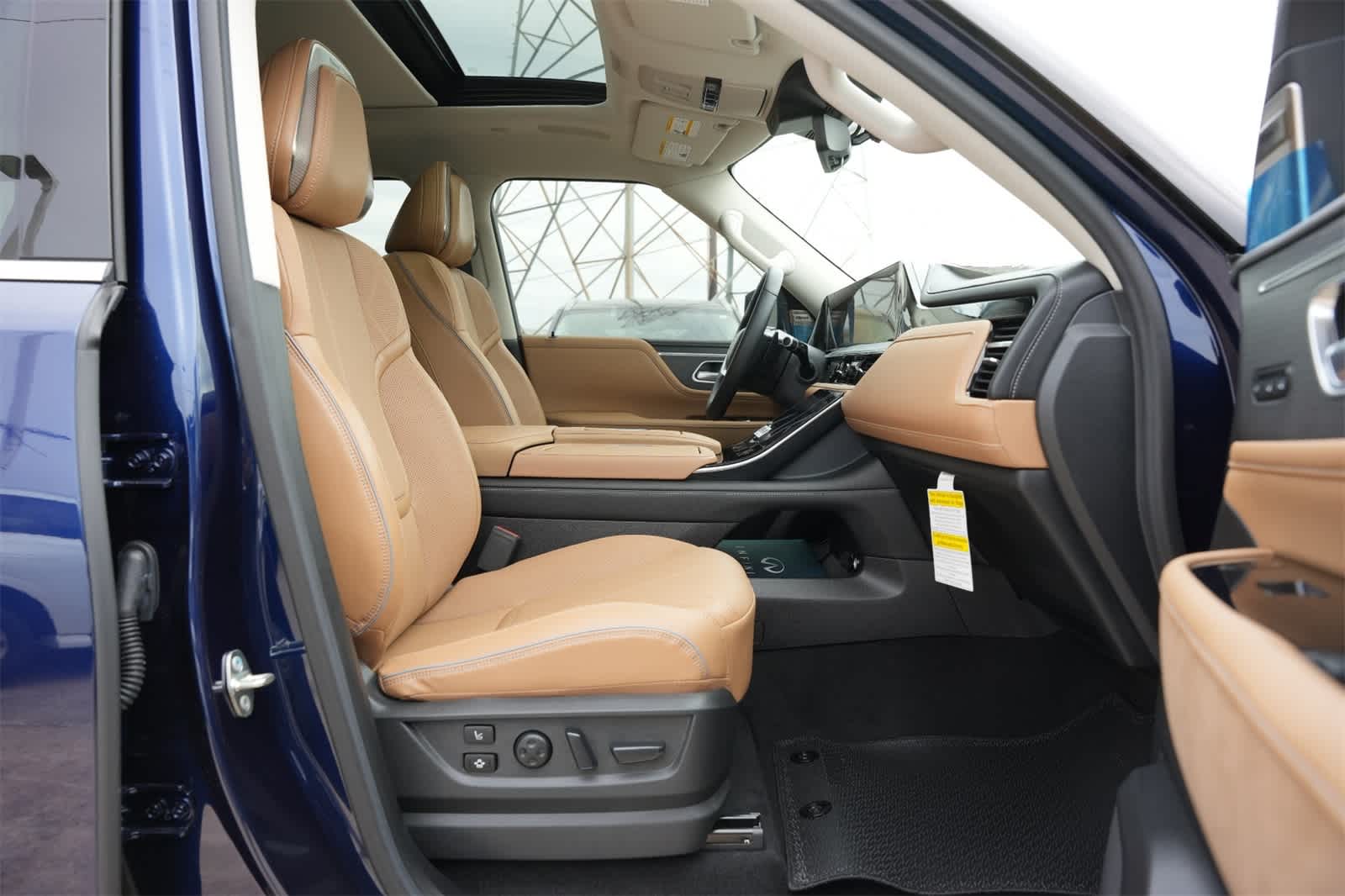 Thumbnail: 2025 INFINITI QX80 - 25