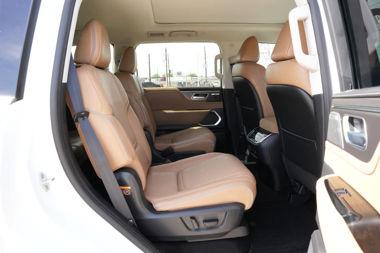 Thumbnail: 2026 INFINITI QX80 - 21