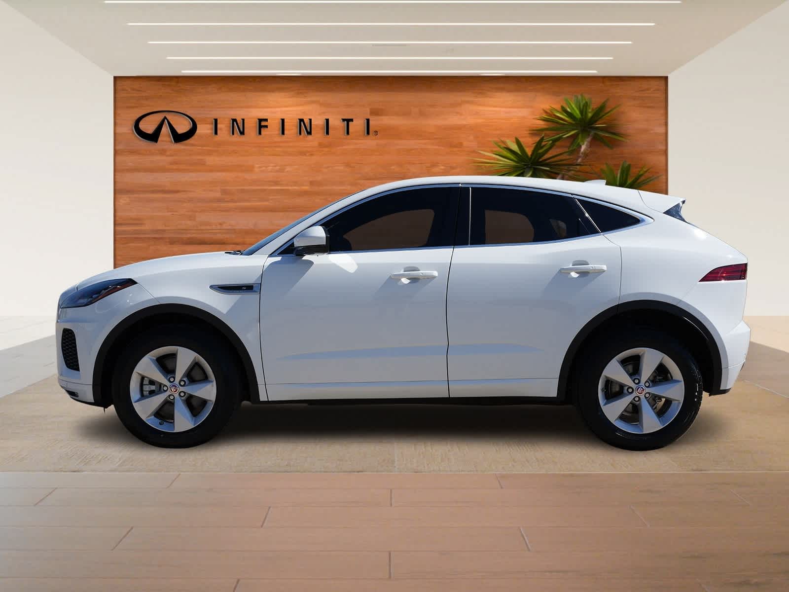 Thumbnail: 2019 Jaguar E-Pace - 4