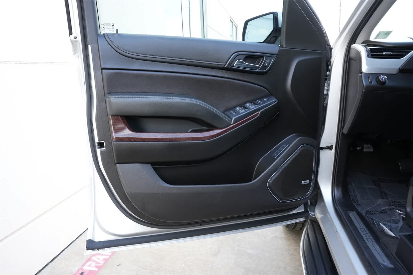 Thumbnail: 2020 GMC Yukon - 17