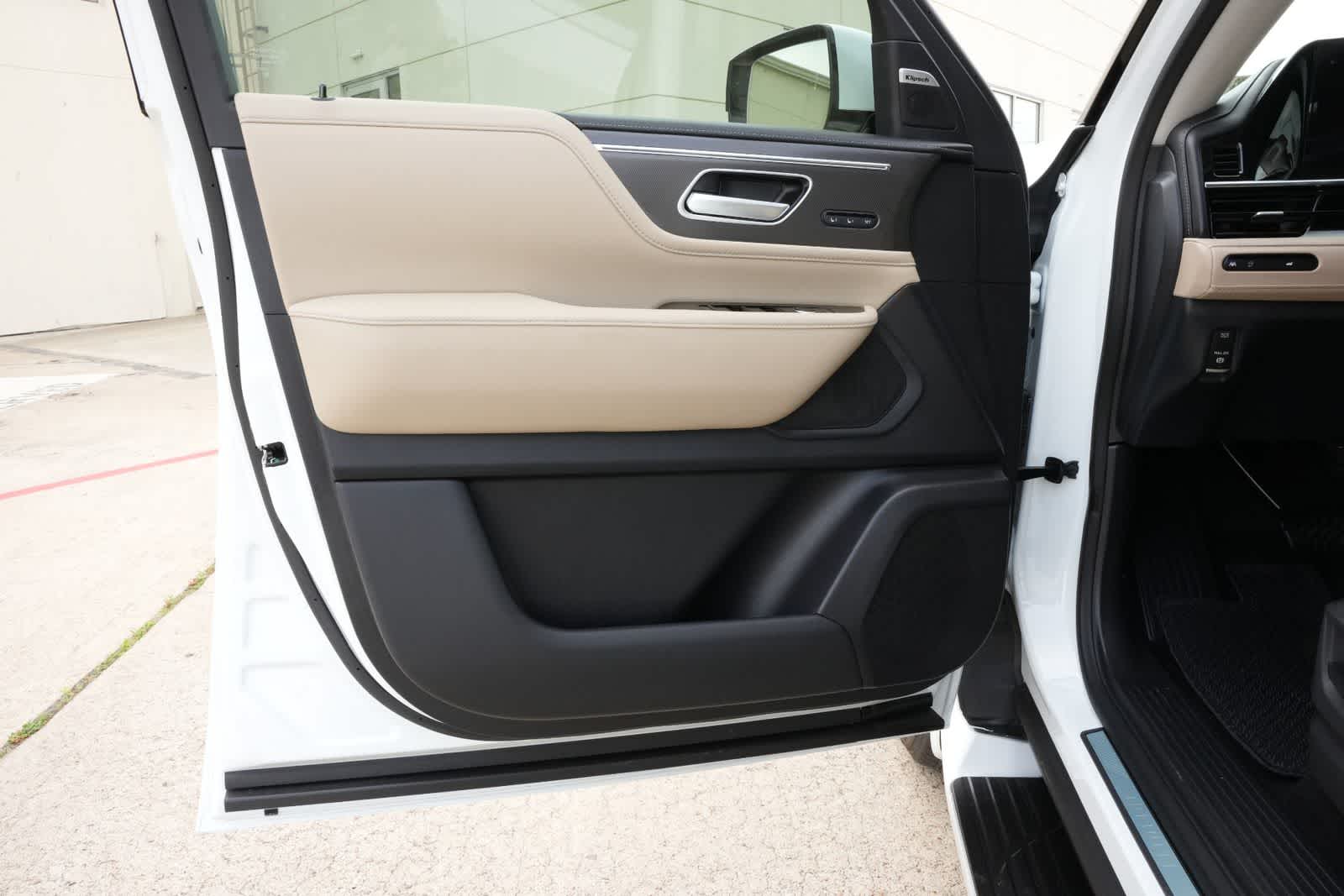 Thumbnail: 2026 INFINITI QX80 - 18