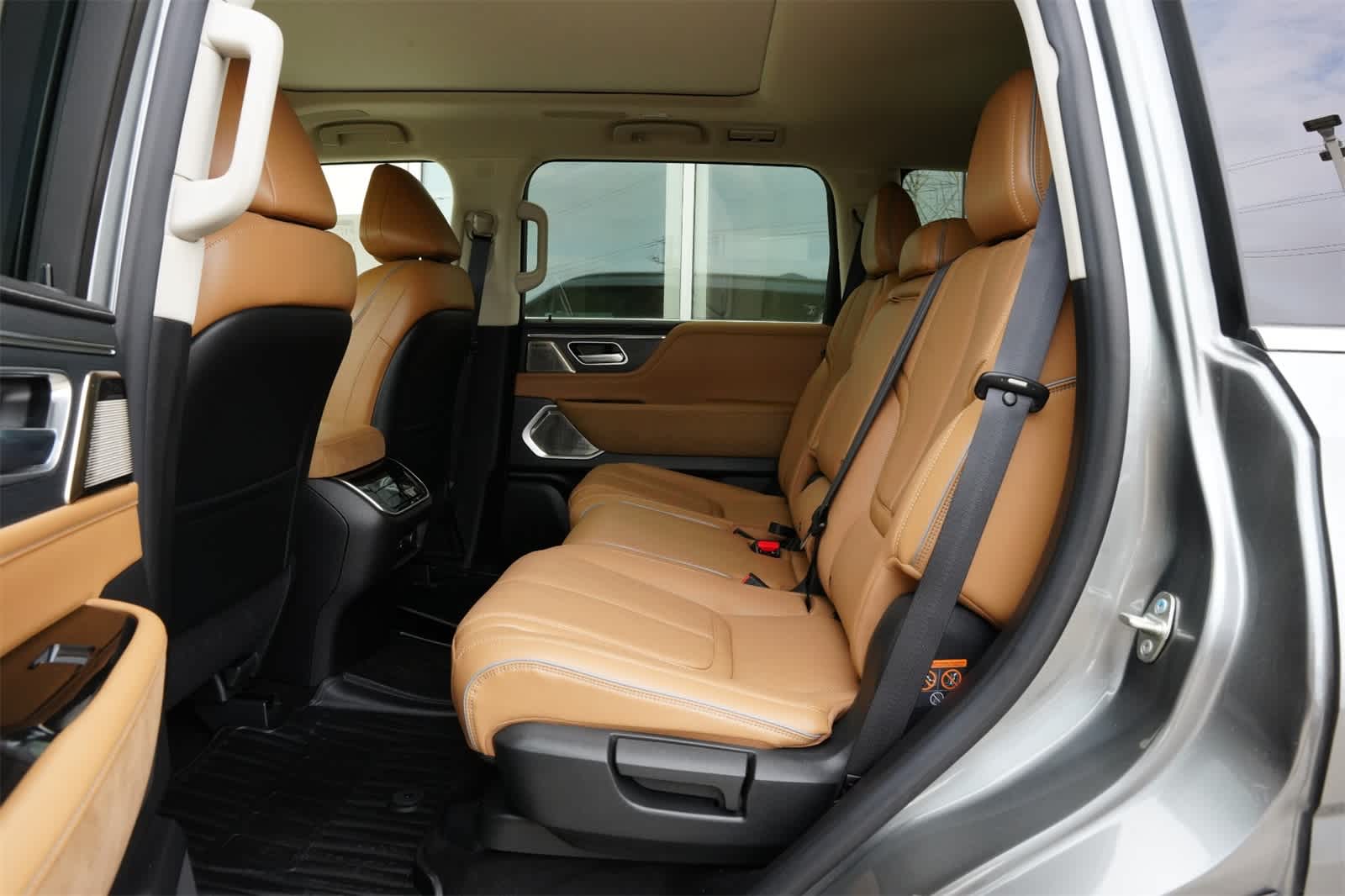 Thumbnail: 2025 INFINITI QX80 - 19