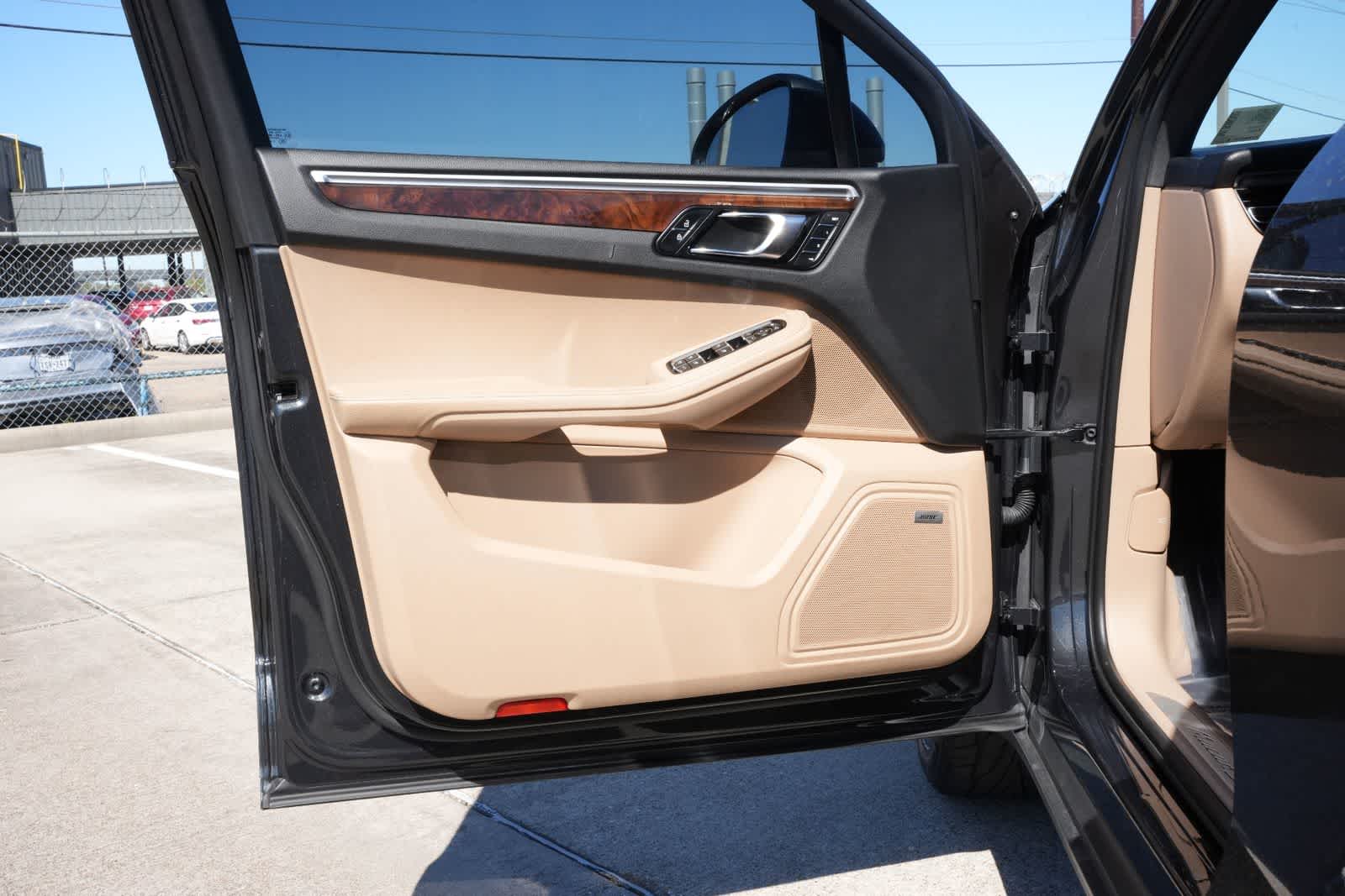 Thumbnail: 2021 Porsche Macan - 18