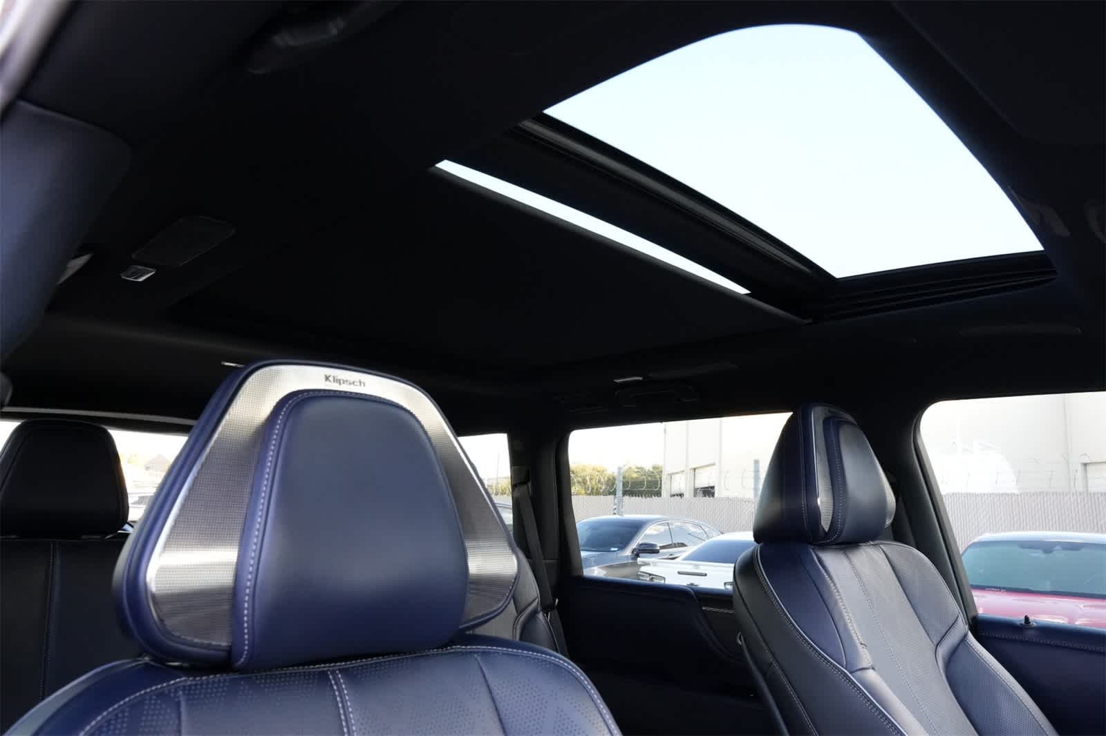 Thumbnail: 2026 INFINITI QX80 - 25