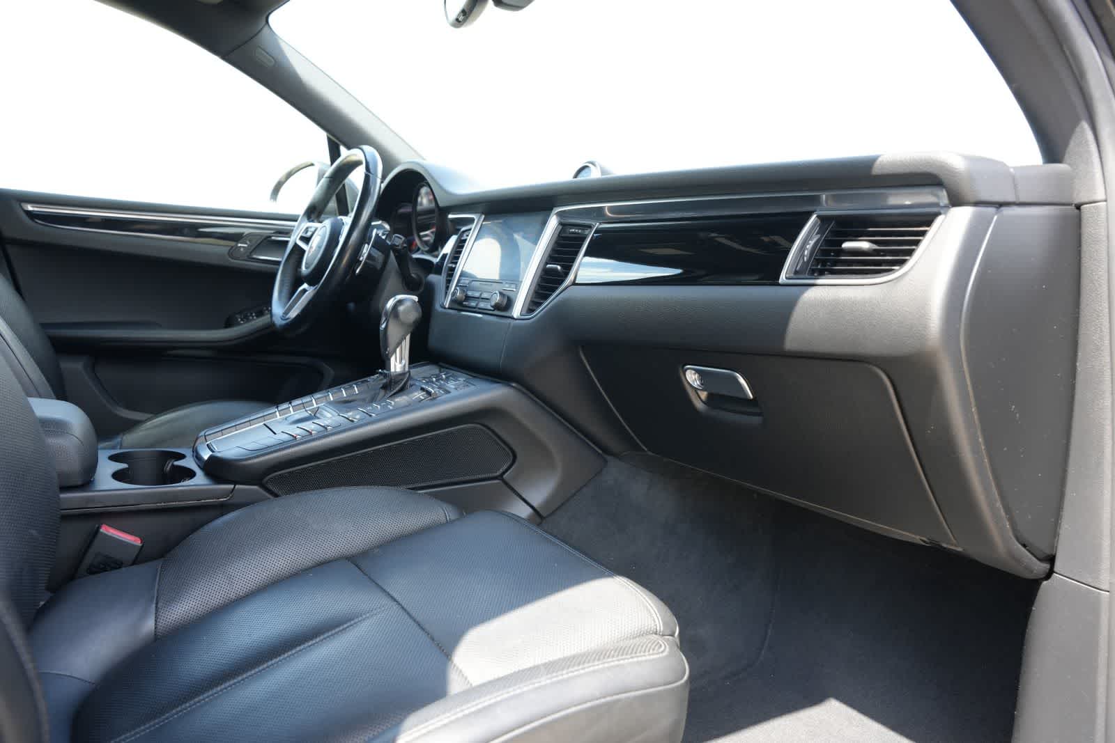 Thumbnail: 2017 Porsche Macan - 18