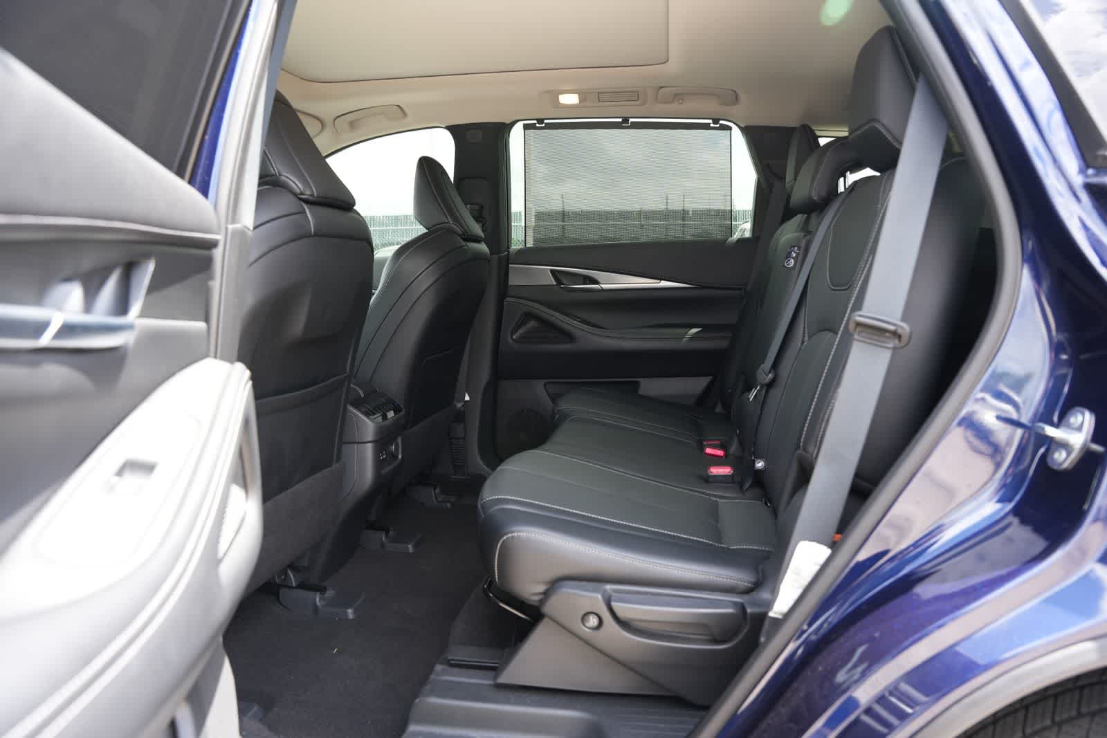 Thumbnail: 2023 INFINITI QX60 - 18