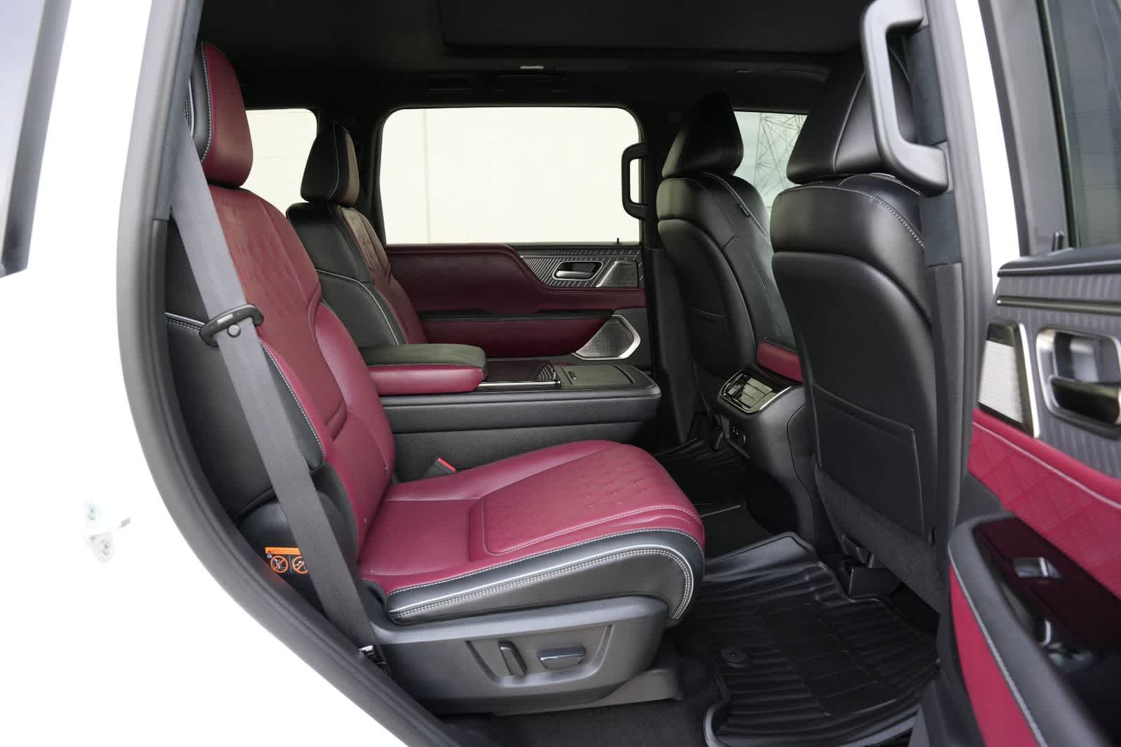 Thumbnail: 2026 INFINITI QX80 - 21