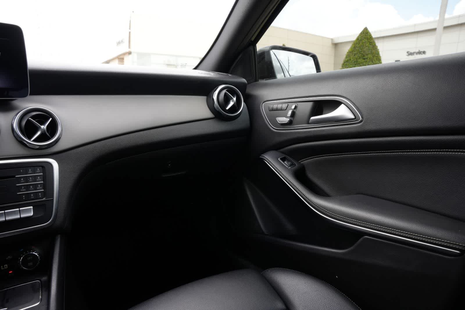 Thumbnail: 2020 Mercedes-Benz GLA - 8
