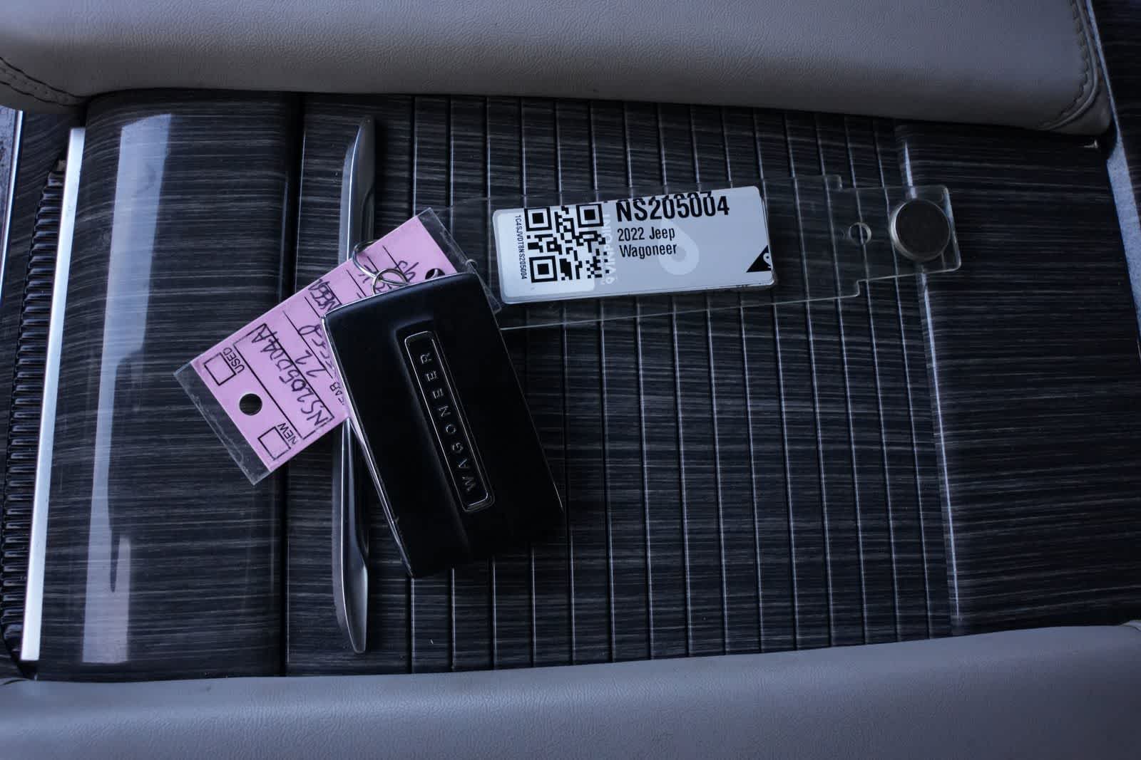 Thumbnail: 2022 Jeep Wagoneer - 27