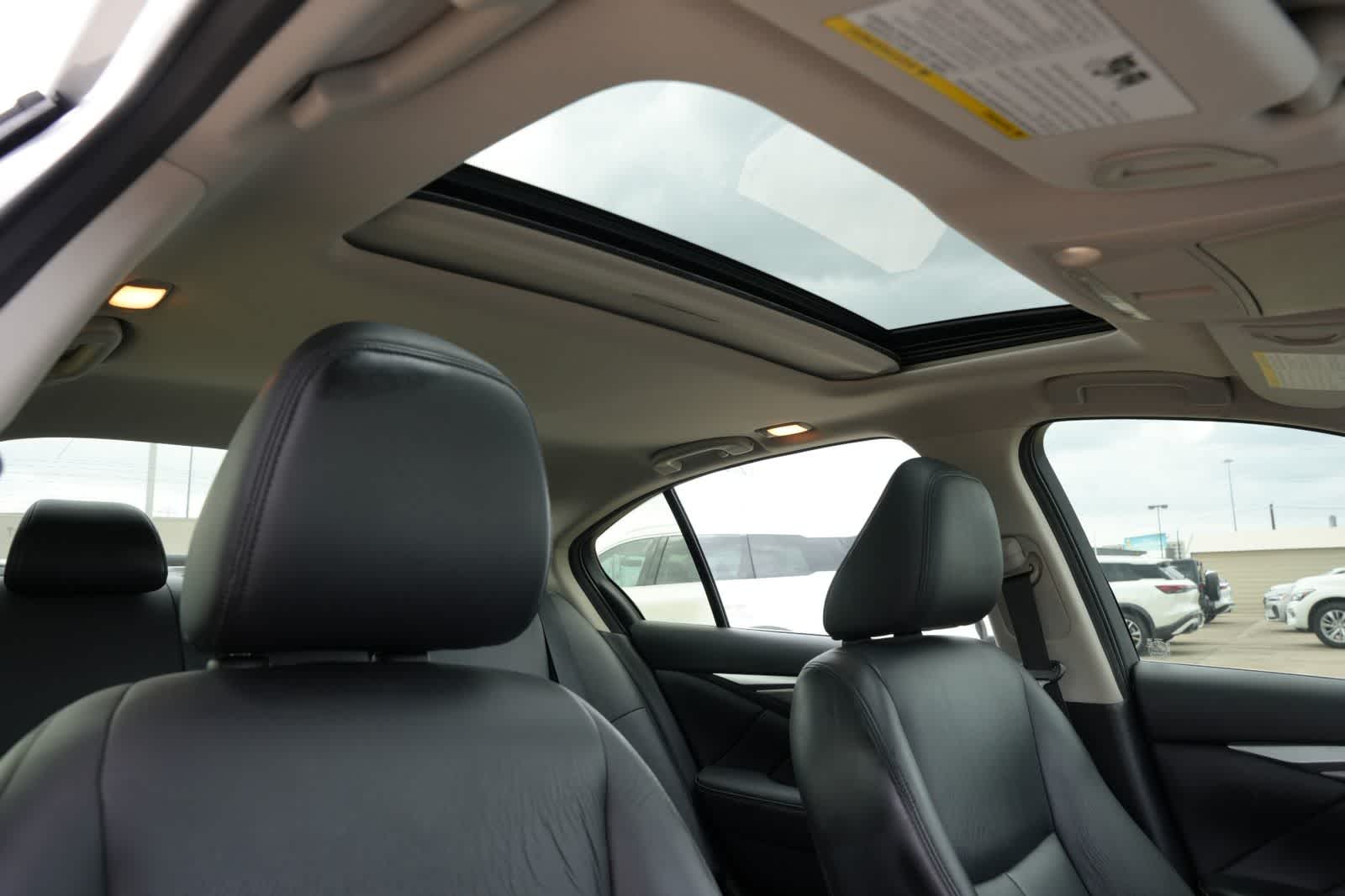 Thumbnail: 2015 INFINITI Q50 - 23