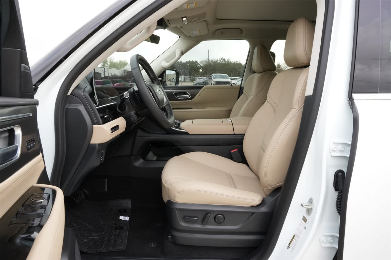 Thumbnail: 2026 INFINITI QX80 - 17