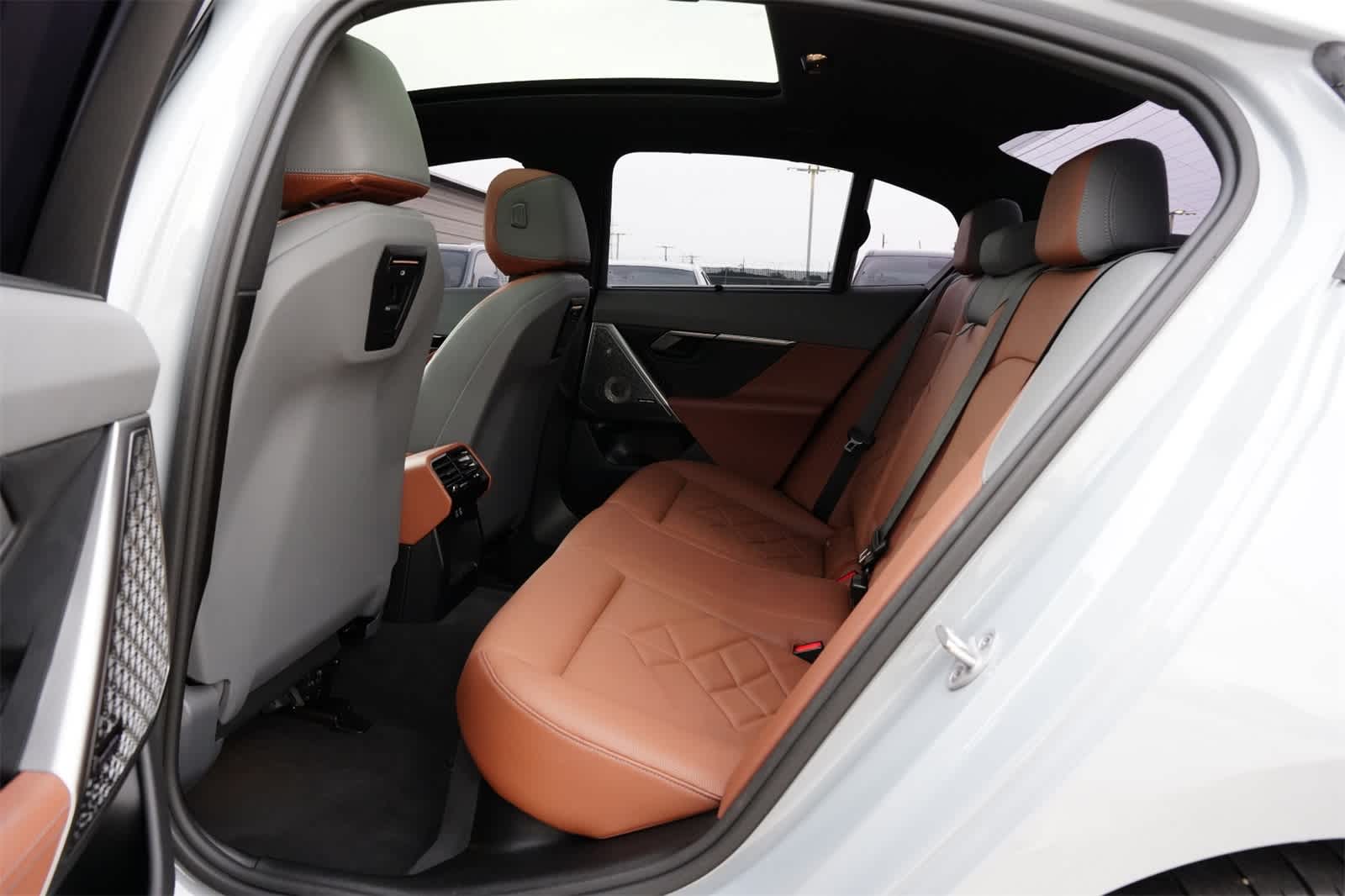 Thumbnail: 2024 BMW i5 - 18