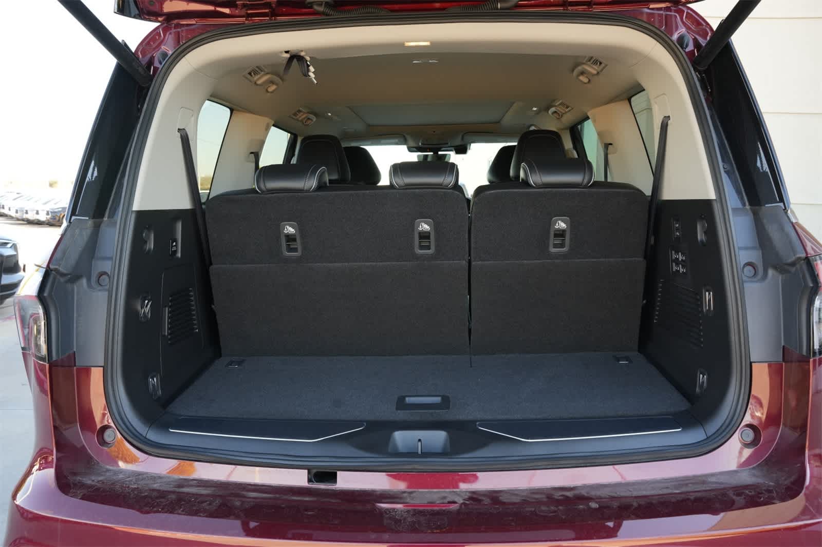 2025 INFINITI QX80 Sensory 21
