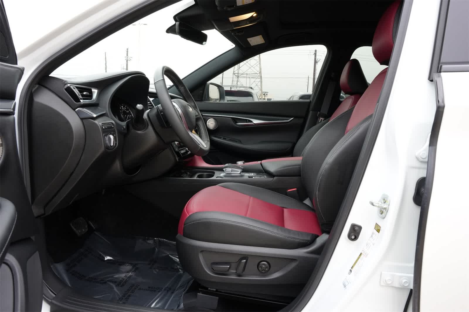 Thumbnail: 2025 INFINITI QX50 - 17