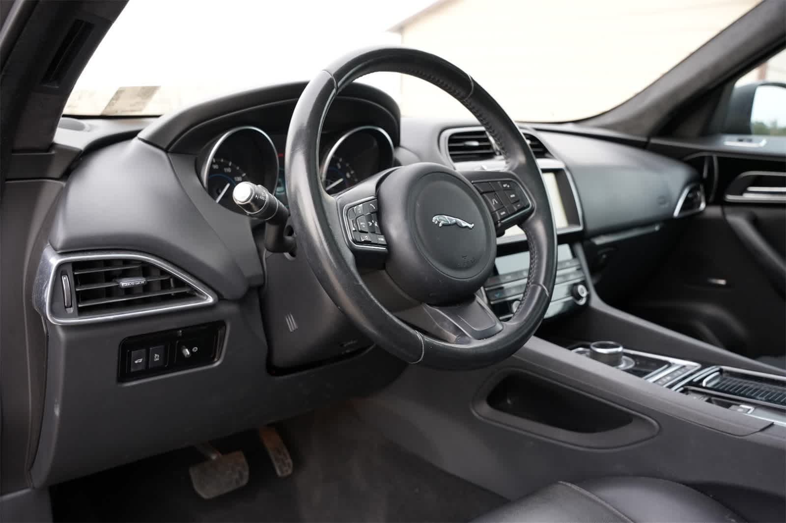 Thumbnail: 2020 Jaguar F-Pace - 15