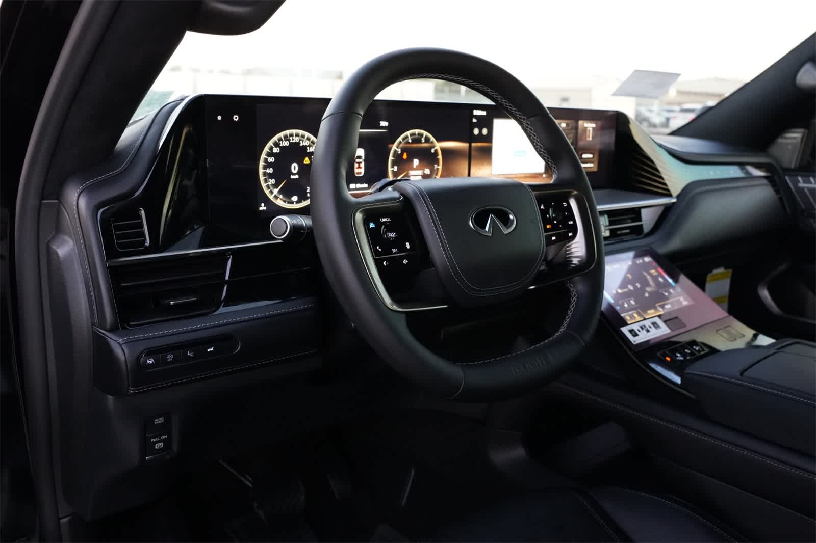 Thumbnail: 2026 INFINITI QX80 - 16