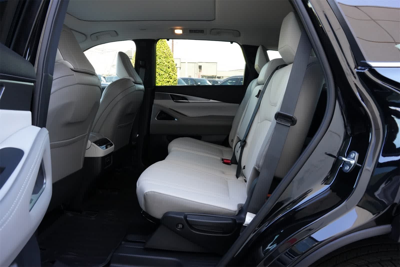 Thumbnail: 2026 INFINITI QX60 - 19