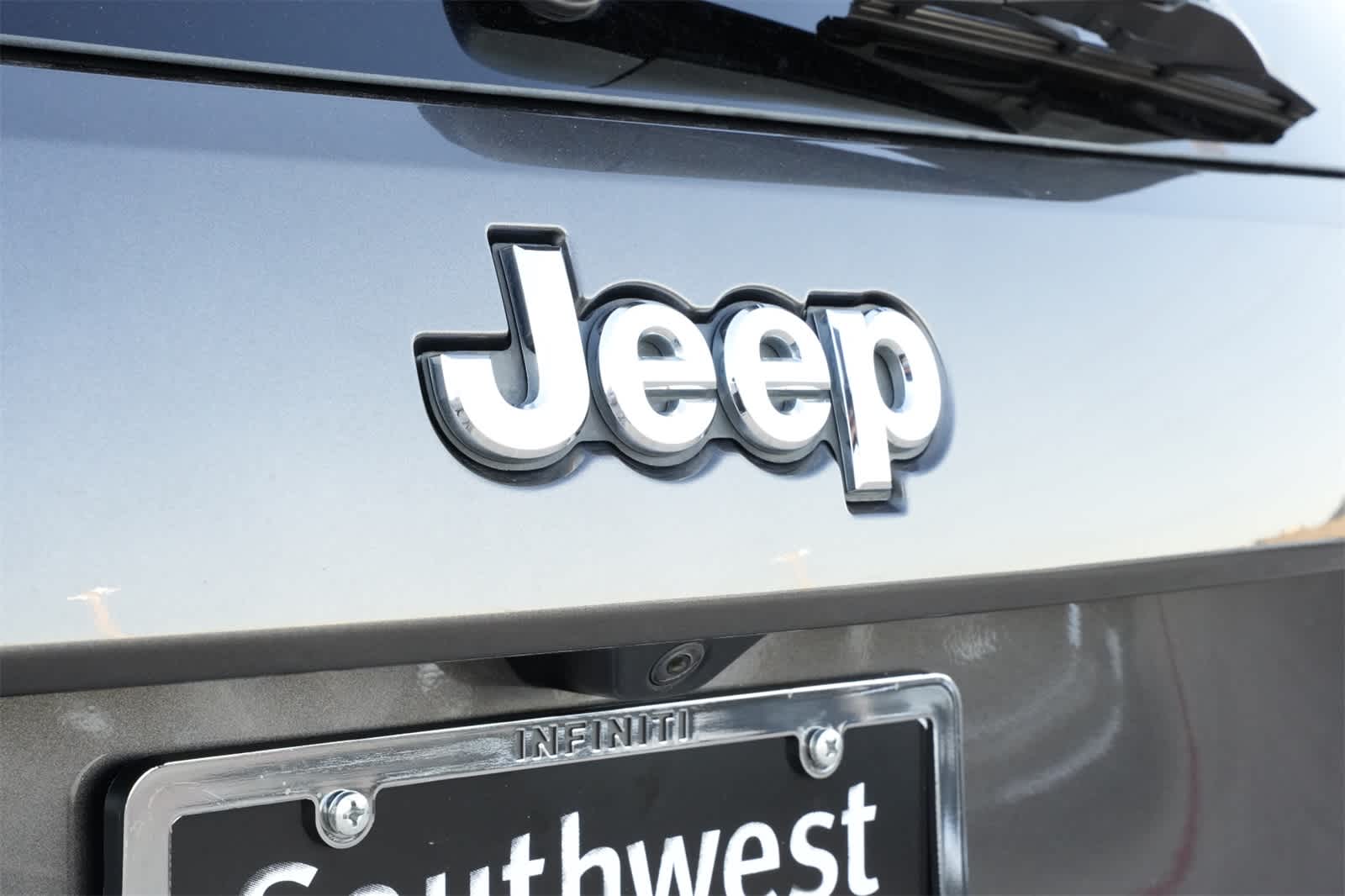 Thumbnail: 2018 Jeep Grand Cherokee - 20