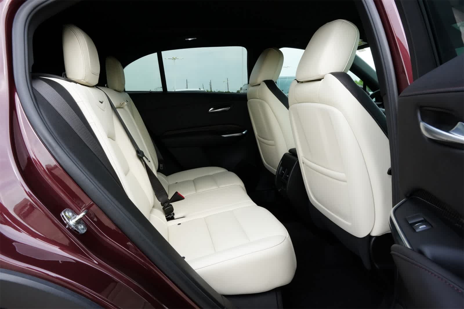 Thumbnail: 2022 Cadillac XT4 - 22