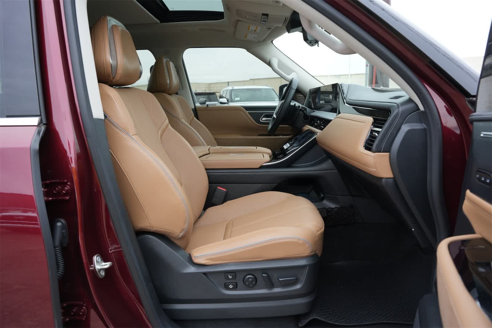 Thumbnail: 2025 INFINITI QX80 - 23
