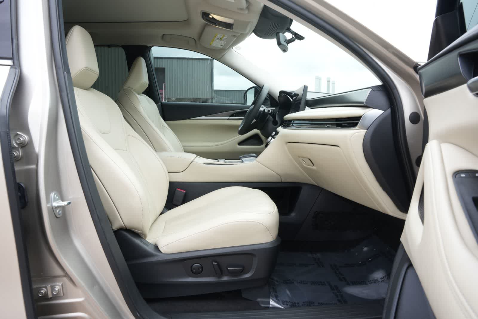 Thumbnail: 2023 INFINITI QX60 - 23