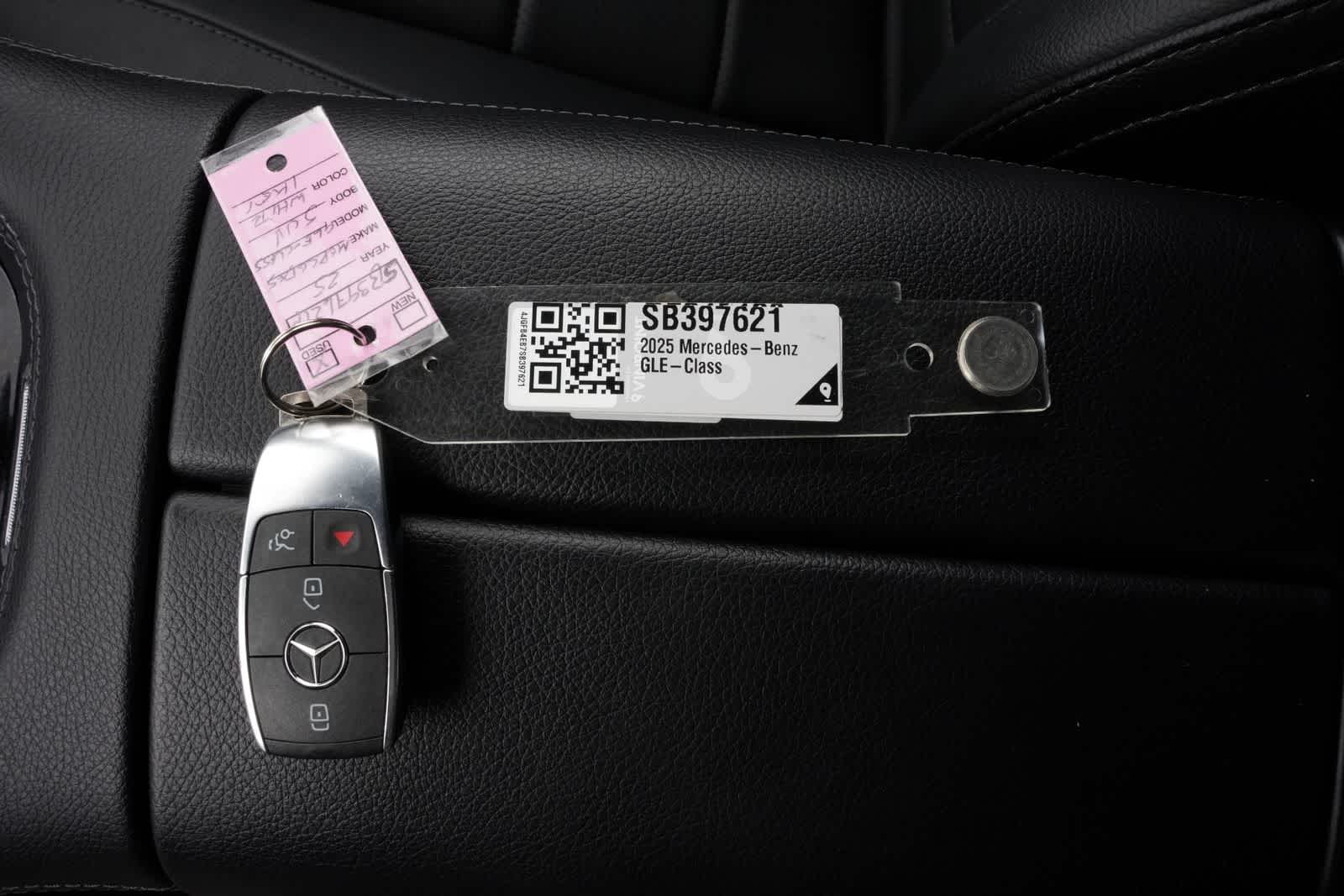 Thumbnail: 2025 Mercedes-Benz GLE - 29