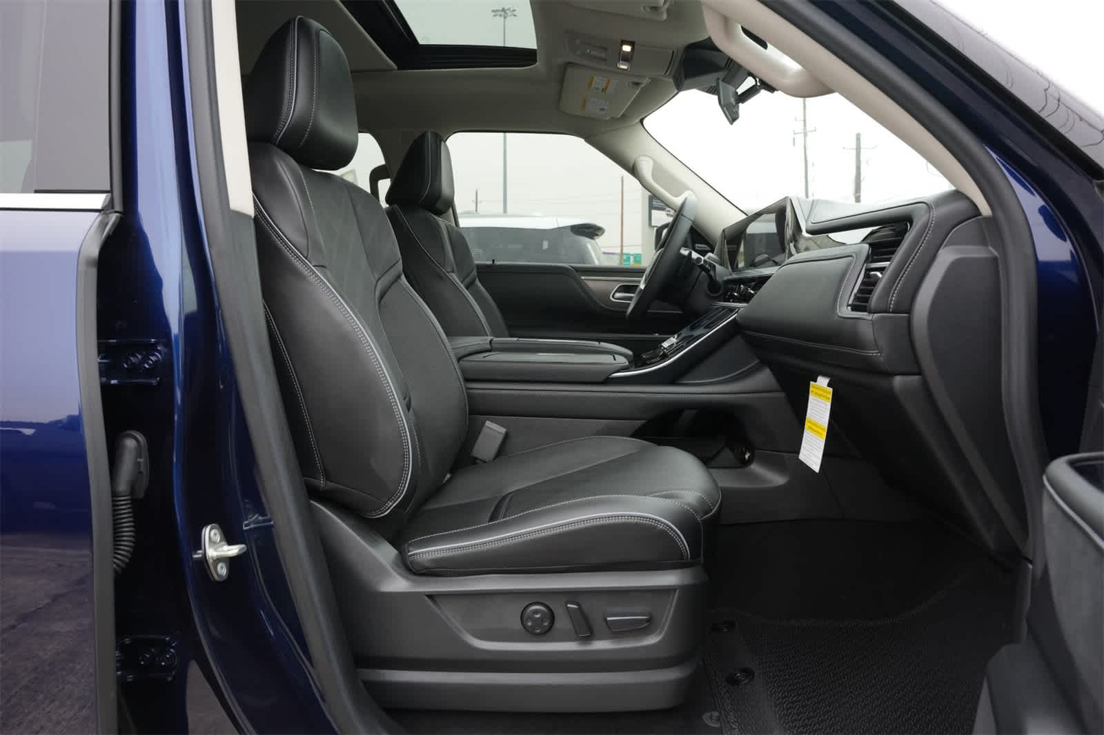 Thumbnail: 2025 INFINITI QX80 - 24