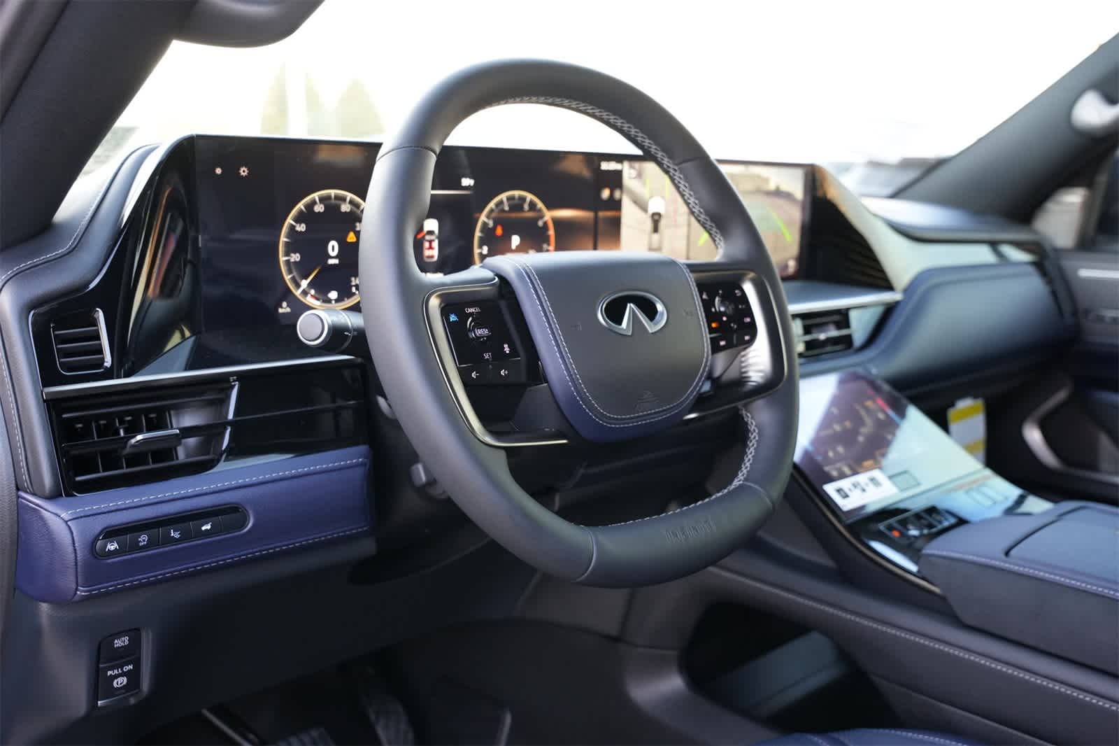 Thumbnail: 2026 INFINITI QX80 - 16