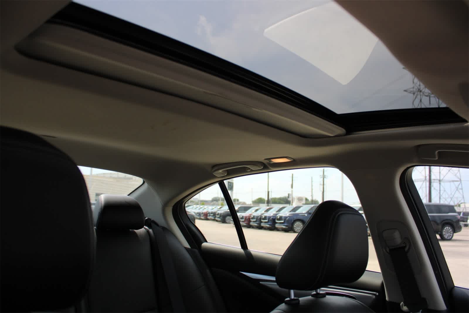 Thumbnail: 2024 INFINITI Q50 - 25