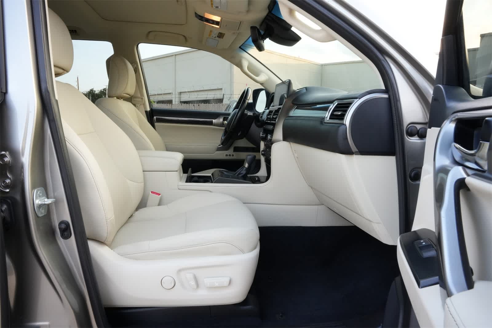 Thumbnail: 2022 Lexus GX - 24