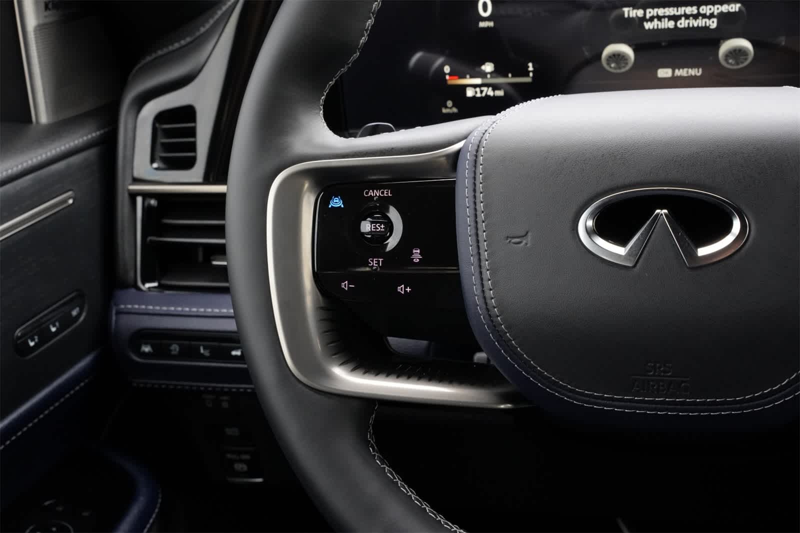 Thumbnail: 2026 INFINITI QX80 - 10