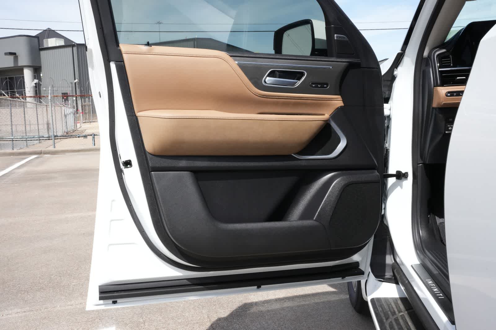 Thumbnail: 2026 INFINITI QX80 - 18