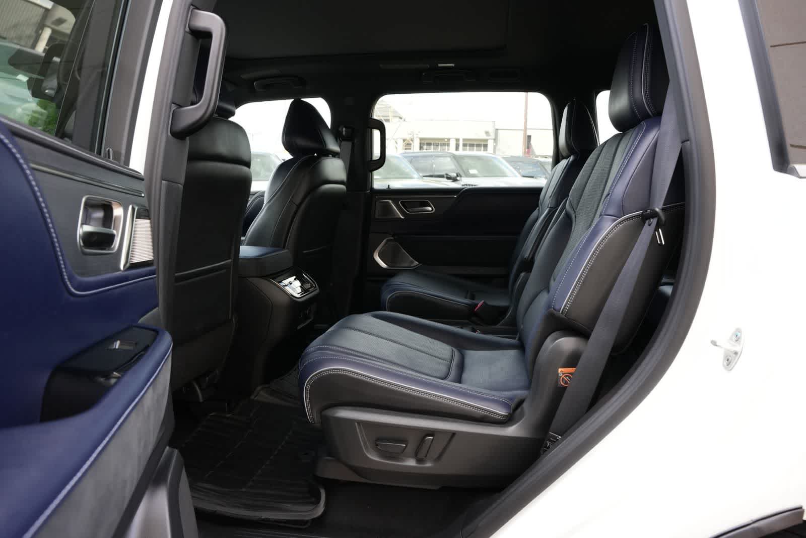 Thumbnail: 2026 INFINITI QX80 - 19