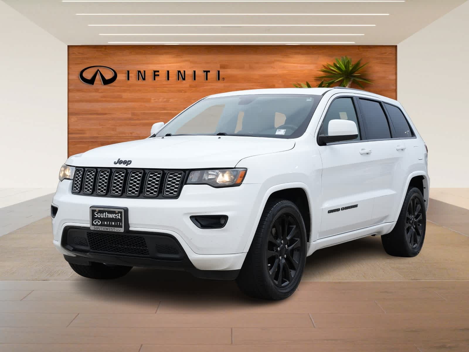 Thumbnail: 2017 Jeep Grand Cherokee - 1