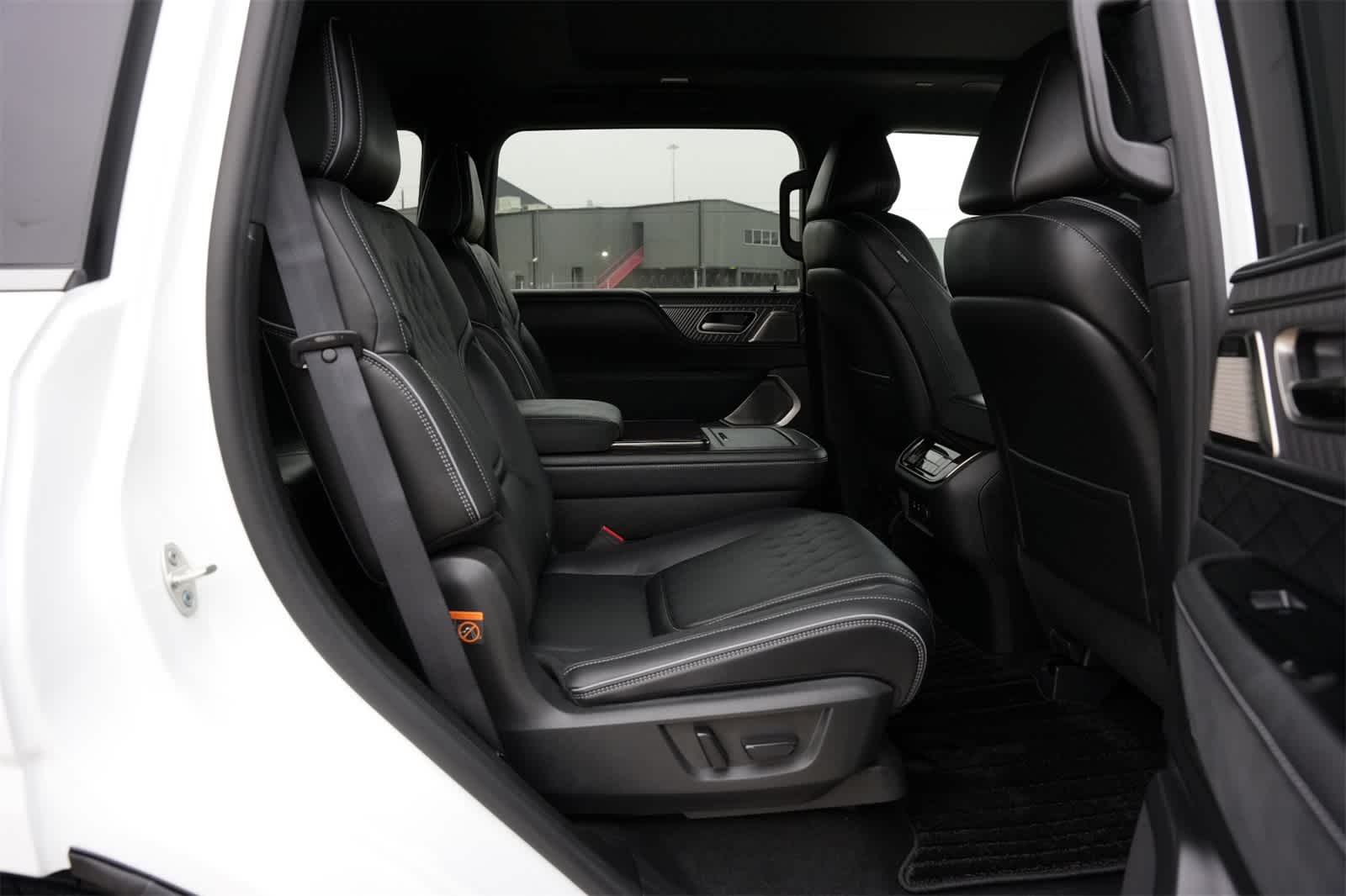 Thumbnail: 2026 INFINITI QX80 - 22