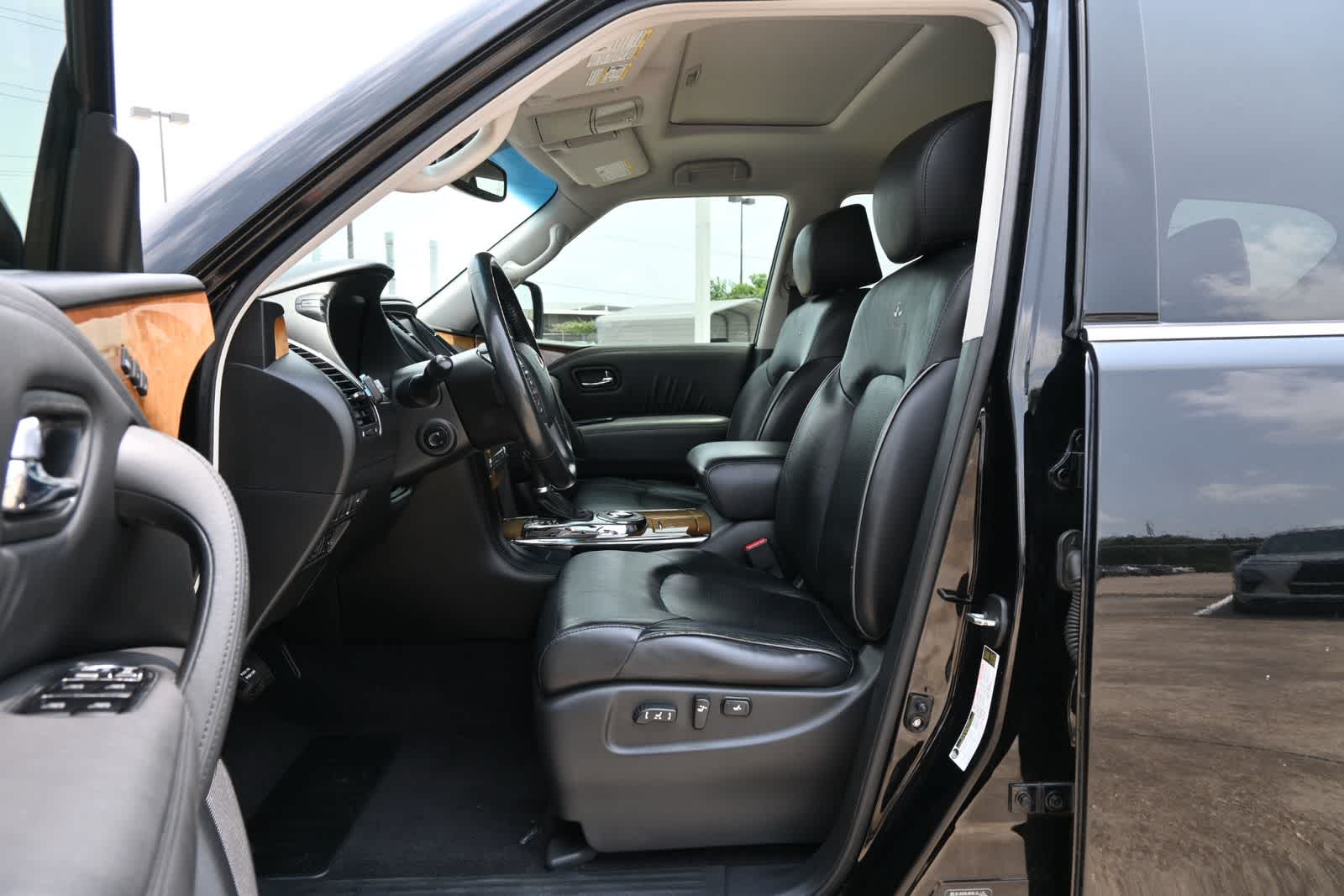 Thumbnail: 2012 INFINITI QX56 - 17