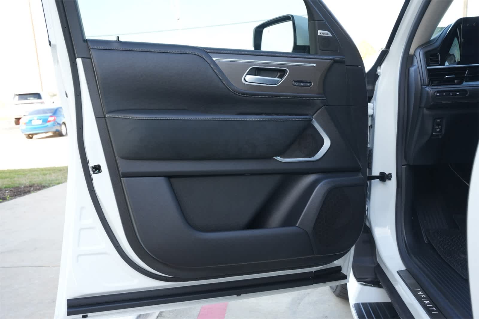 2025 INFINITI QX80 Luxe 18